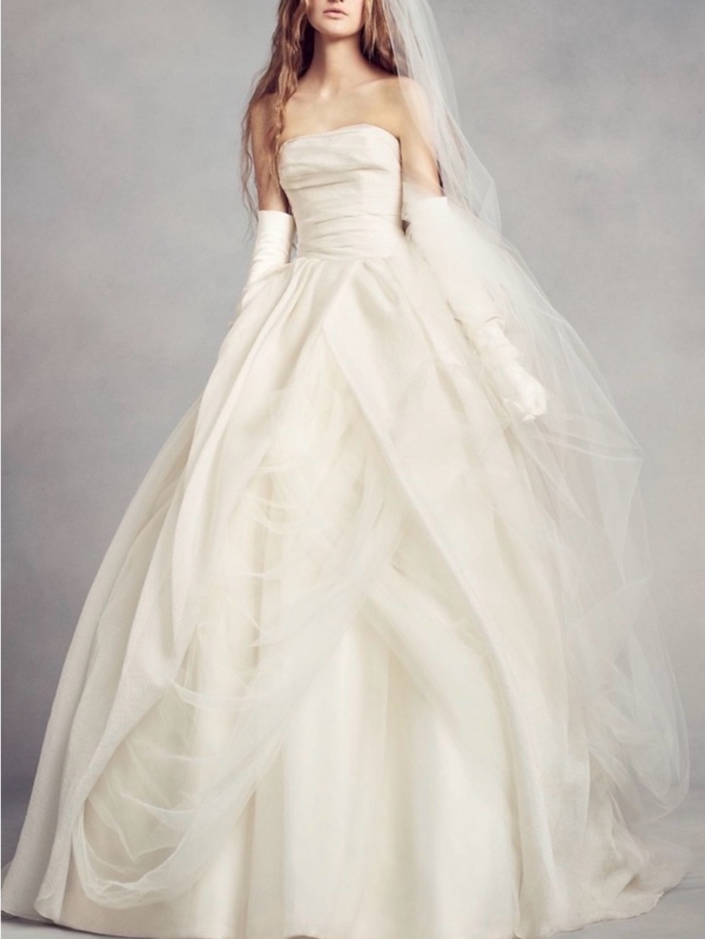 Vera Wang Textured Organza Ball Gown (VW351178) w/ wrap - size 2